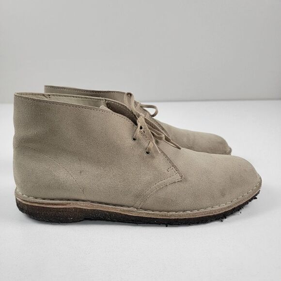 Clarks Desert Chukka Boots Men's Sz 9.5 M Sand Suede Soft Crepe Sole 3169 - Picture 2 of 11